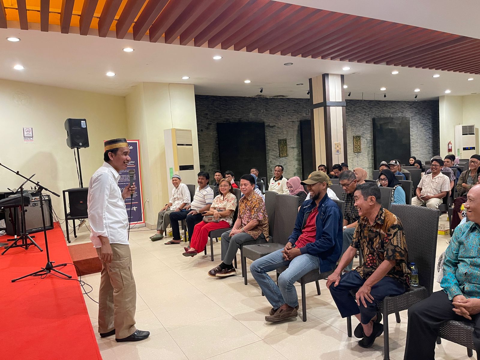 Depan Ratusan Masyarakat Biringkanayya, Ketua DPRD Makassar Rudianto Lallo Terima Keluhan Soal Banjir